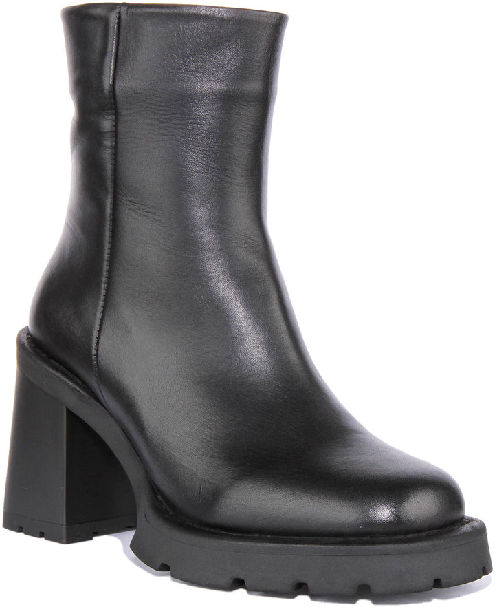 Hayley Ankle Boots In Black