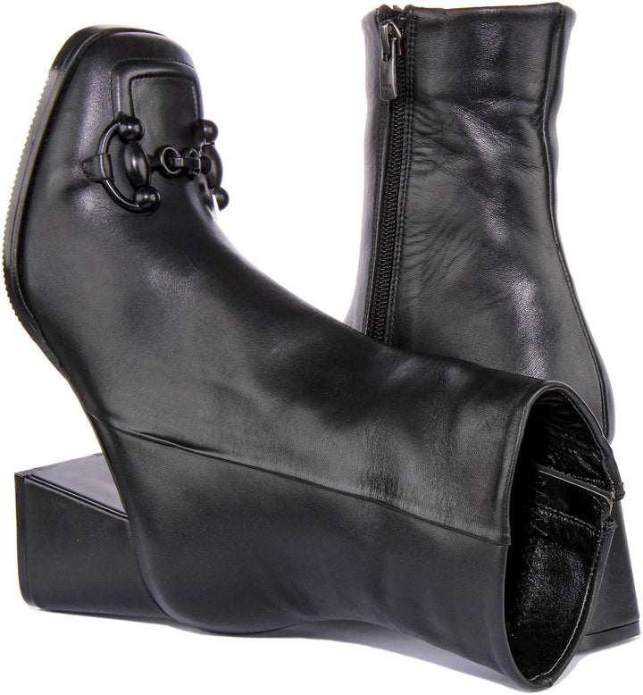 Bella Ankle Boots In Black
