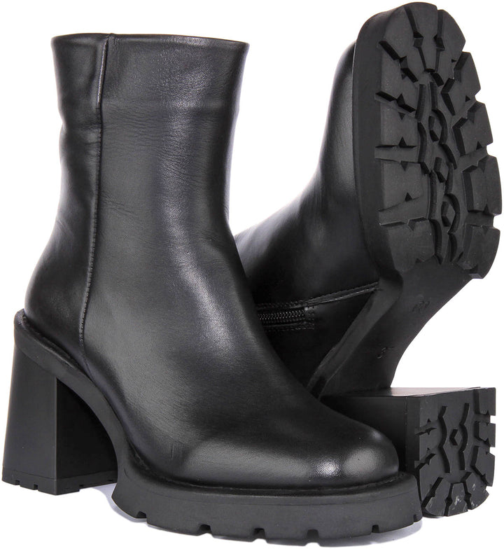 Hayley Ankle Boots In Black